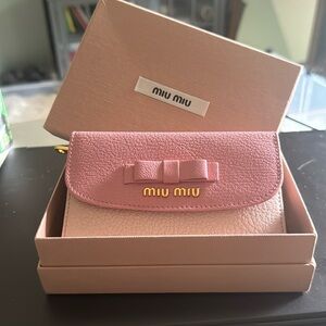 MIU MIU EUC , original COA, two-tone pink wallet WITH ORIGINAL BOX